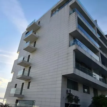 Apartment Tudors