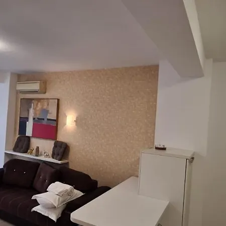 Apartment Tudors *